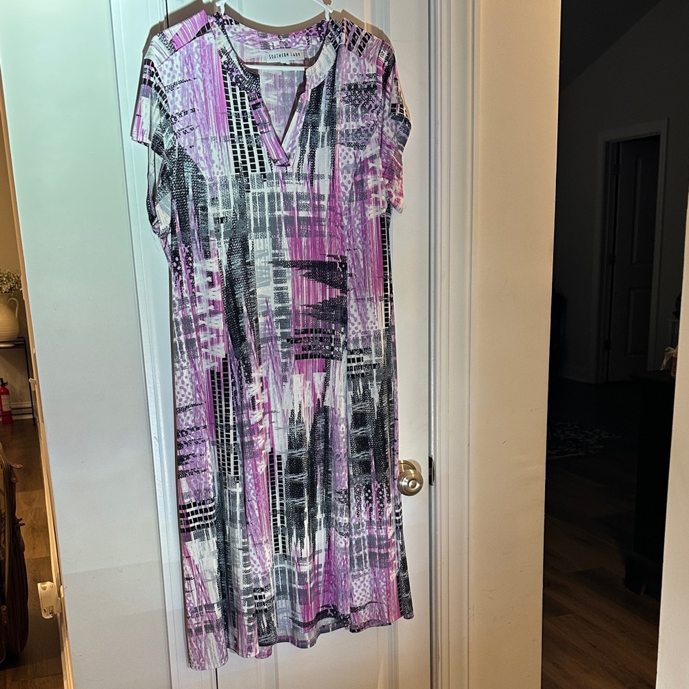 Southern Lady Multicolor Abstract Dress. NWOT.
